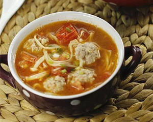 金针菇番茄肉丸汤