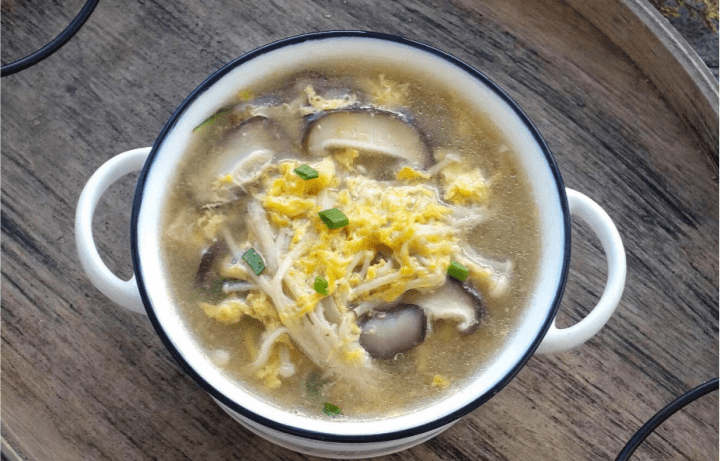 金针菇香菇鸡蛋汤的做法和窍门3
